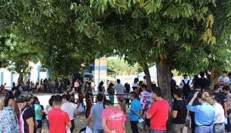 Estudantes chegam nos últimos minutos para prova do Enem