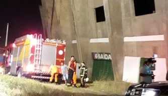 Incêndio atinge estádio Albertão na zona Sul