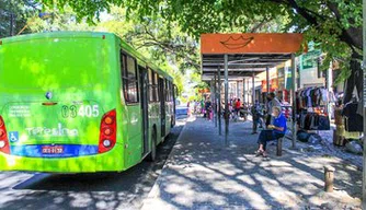 Ônibus continuam circulando superlotados