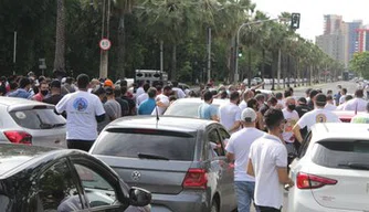 Motoristas e entregadores de aplicativos protestam