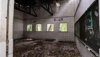 Moradores denunciam abandono de escola